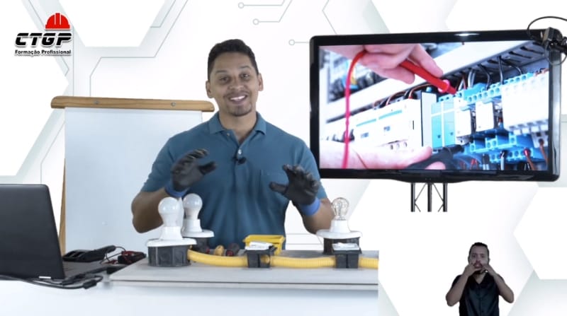 Parar de depender de emprego incerto? Este guia analisa se um curso de elétrica é o caminho para sua independência profissional e mais segurança financeira.
